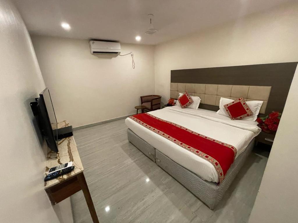 Hotel Hari Vilaas Varanasi Exterior foto